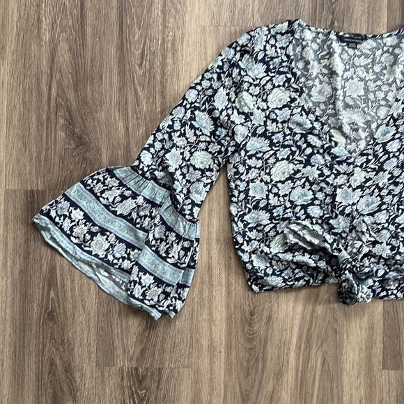 American Eagle Floral Print Bell Sleeve Waist tie Blouse Medium - Picture 4 of 8